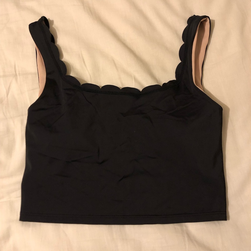 Kortni Jeane Scalloped Top M